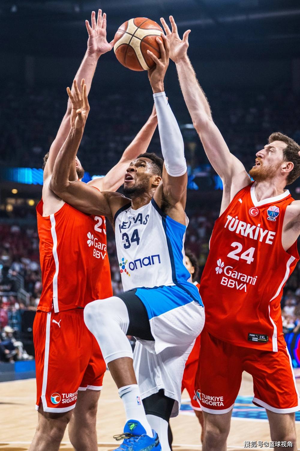 关于加拿大男篮逆转魔术，字母哥爆发神勇的信息