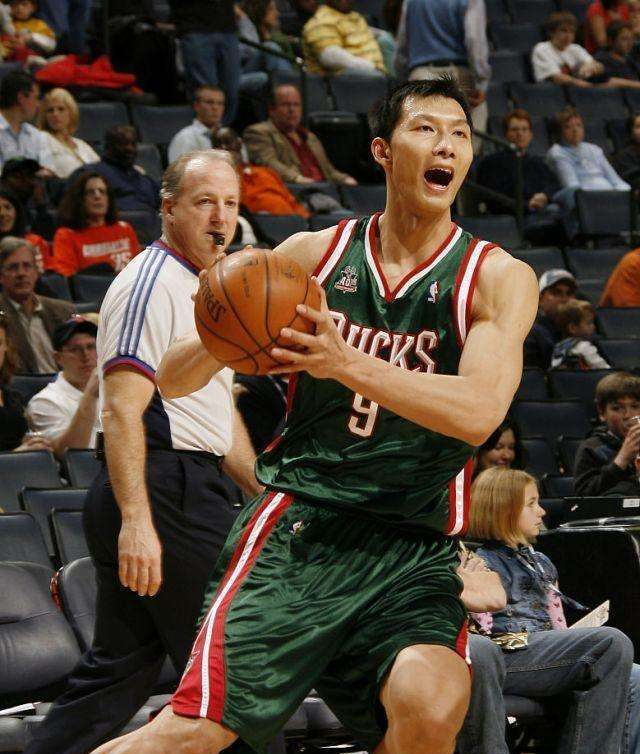 湖人险胜雄鹿,易建联关键制胜 湖人险胜雄鹿,易建联关键制胜