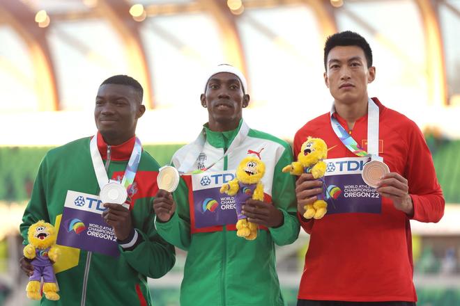 包含墨西哥田径选手表现突出，收获男子短跑金牌的词条