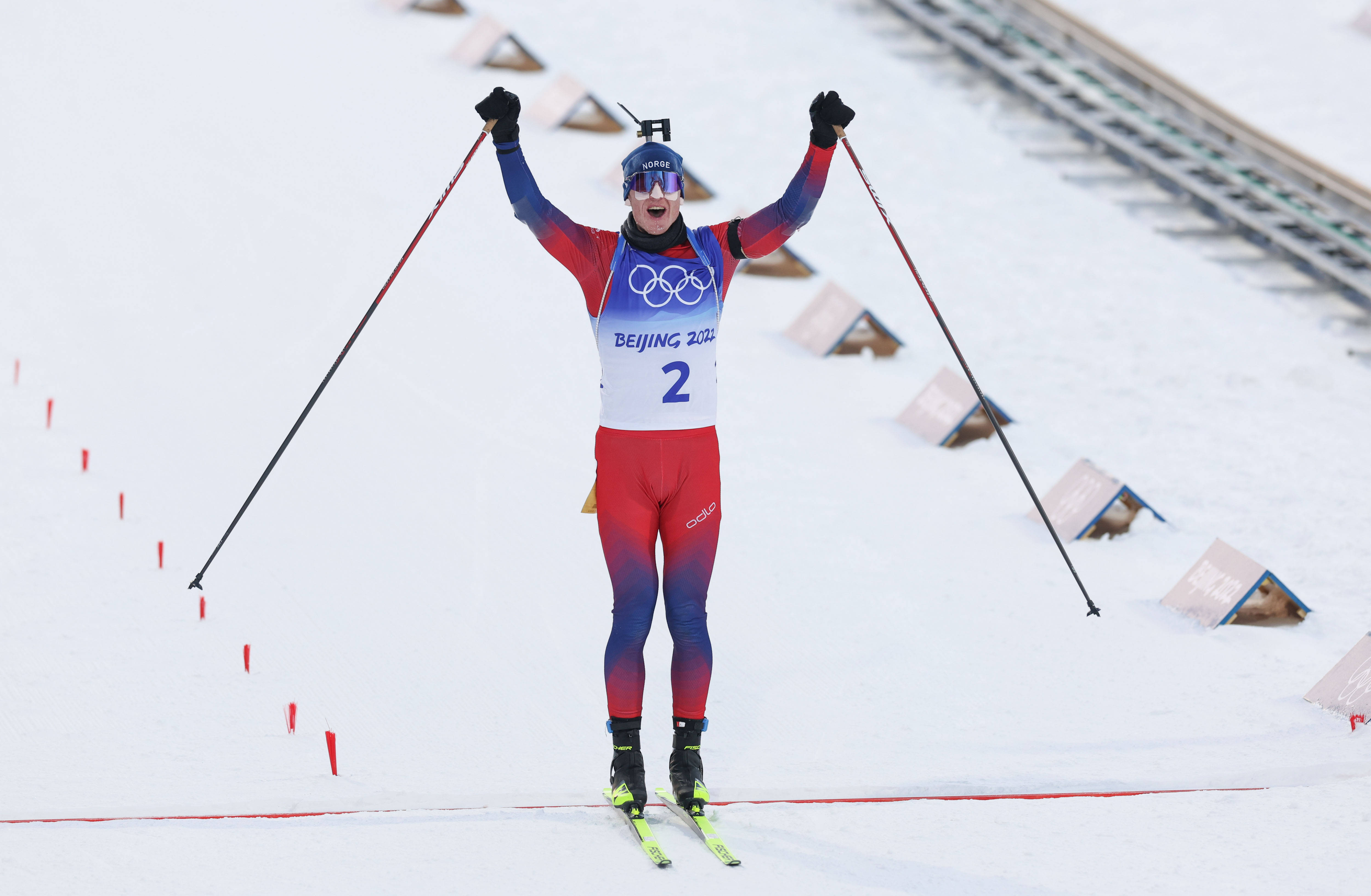 挪威选手在滑雪跳台比赛中获得银牌