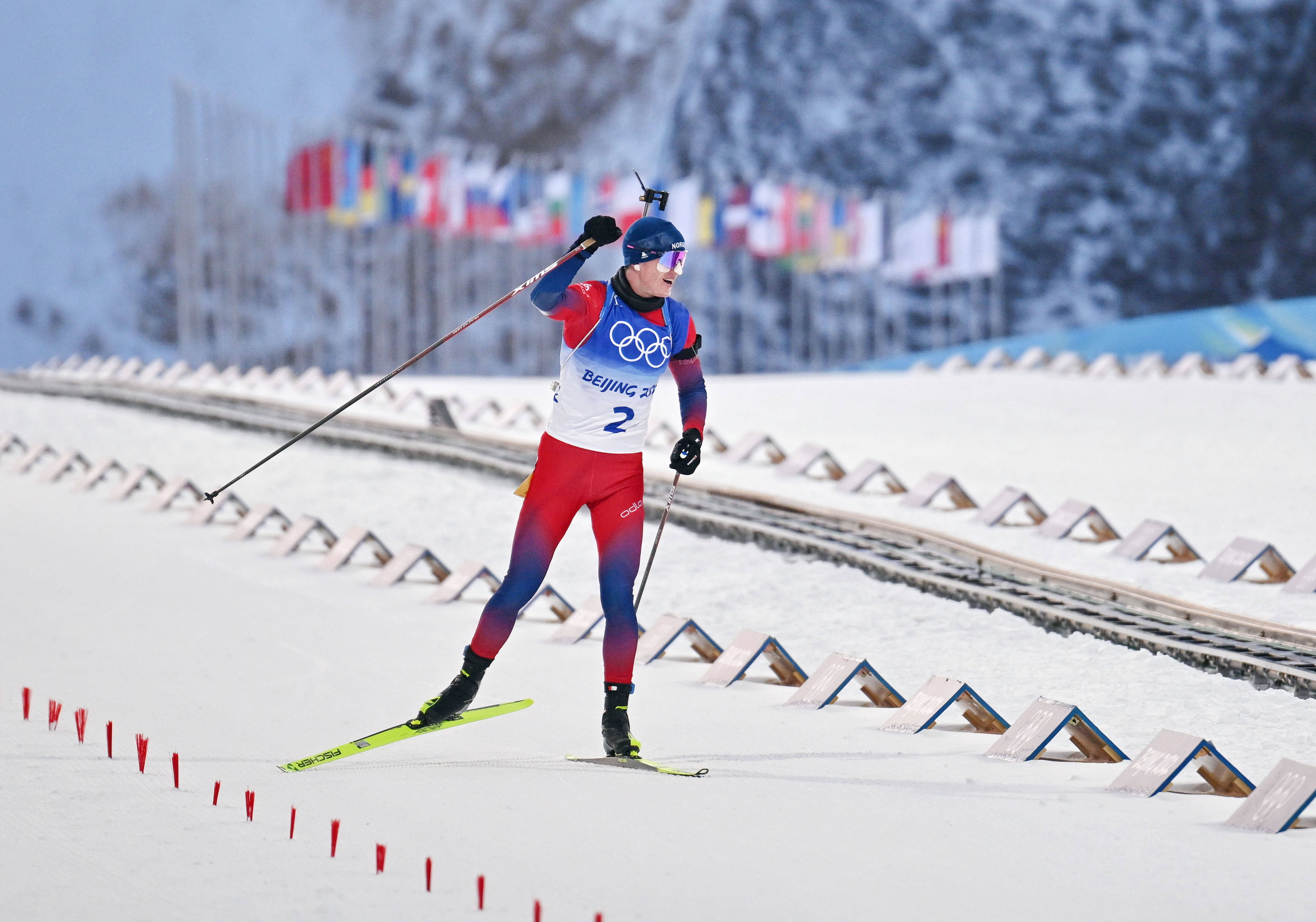 挪威选手在滑雪跳台比赛中获得银牌