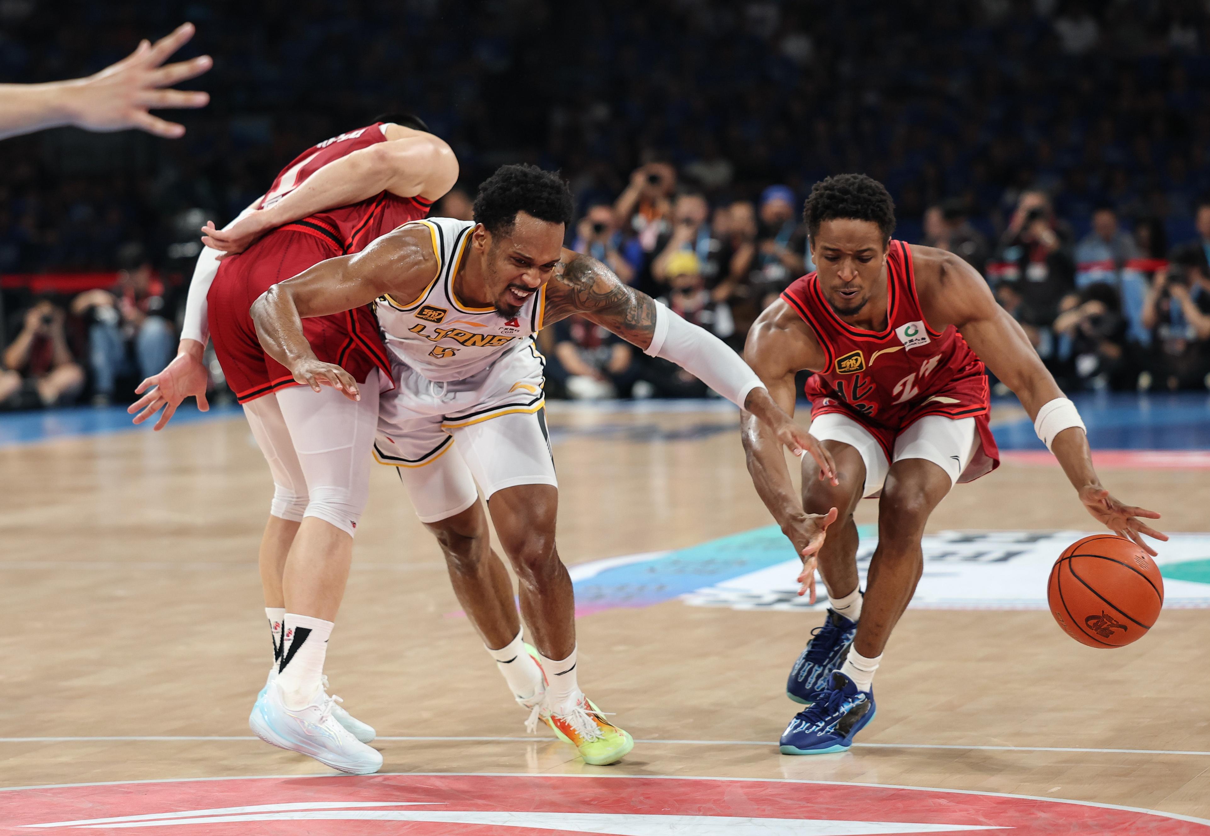 欧洲篮球联赛爆冷,新晋球队挤进前四 欧洲篮球联赛爆冷,新晋球队挤进前四