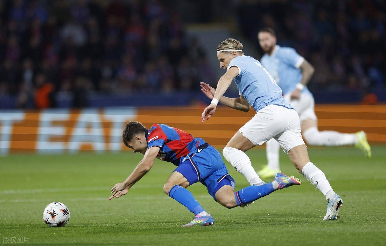 关于欧冠赛场上球员们奋力拼搏争取胜利的信息 关于欧冠赛场上球员们奋力拼搏争取胜利的信息