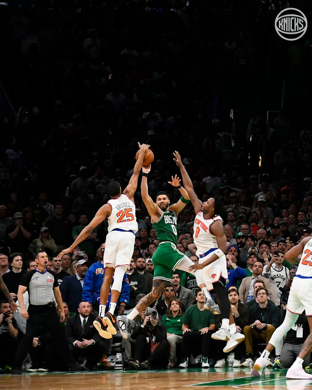 公牛主场击败尼克斯，取得横扫之战的简单介绍