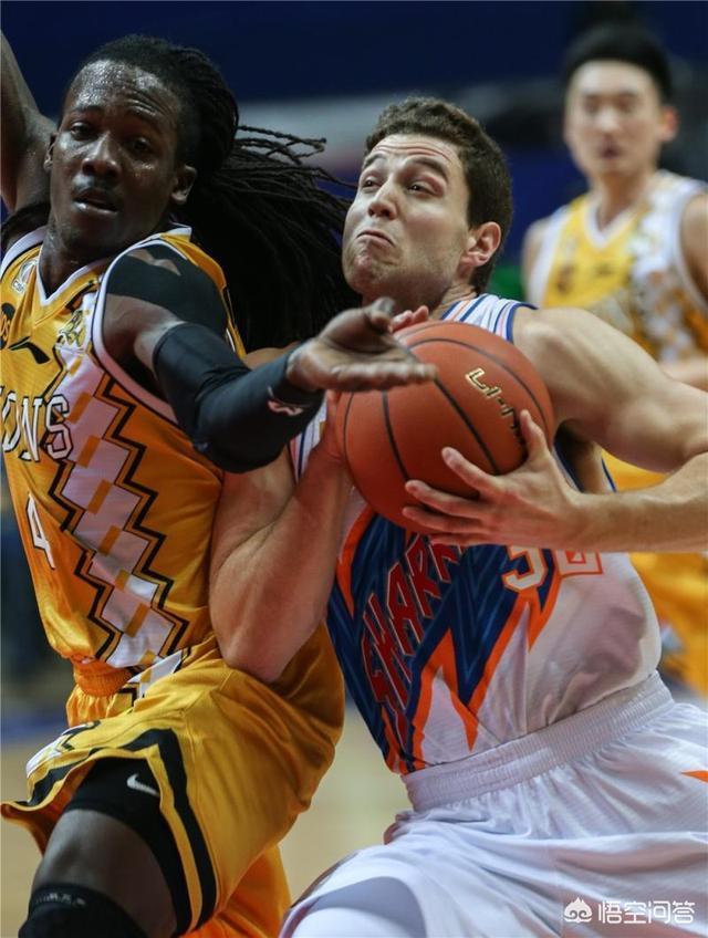 拉维尔战胜对手,夺得关键胜利 拉维尔战胜对手,夺得关键胜利