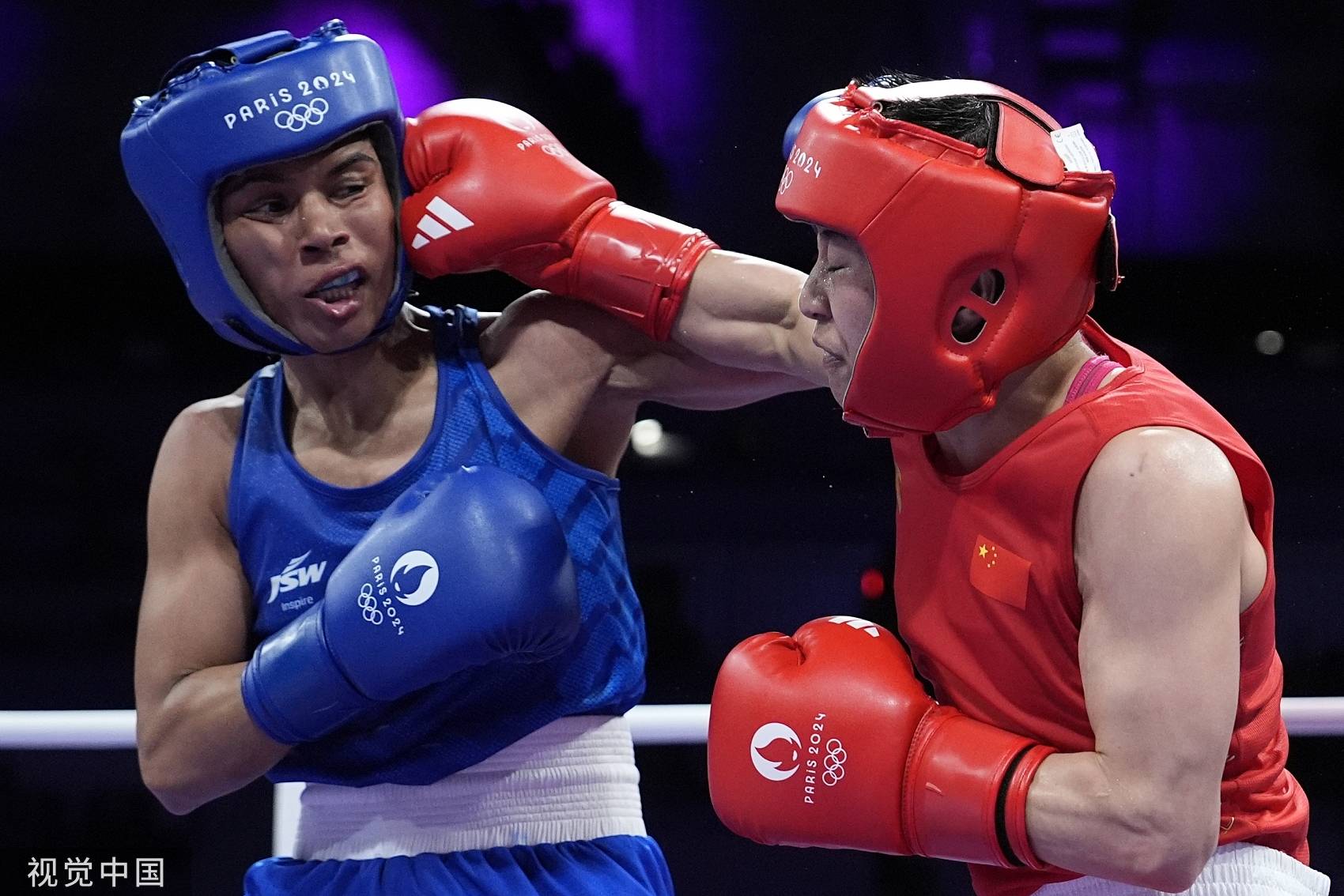 印度选手在拳击比赛中取得胜利