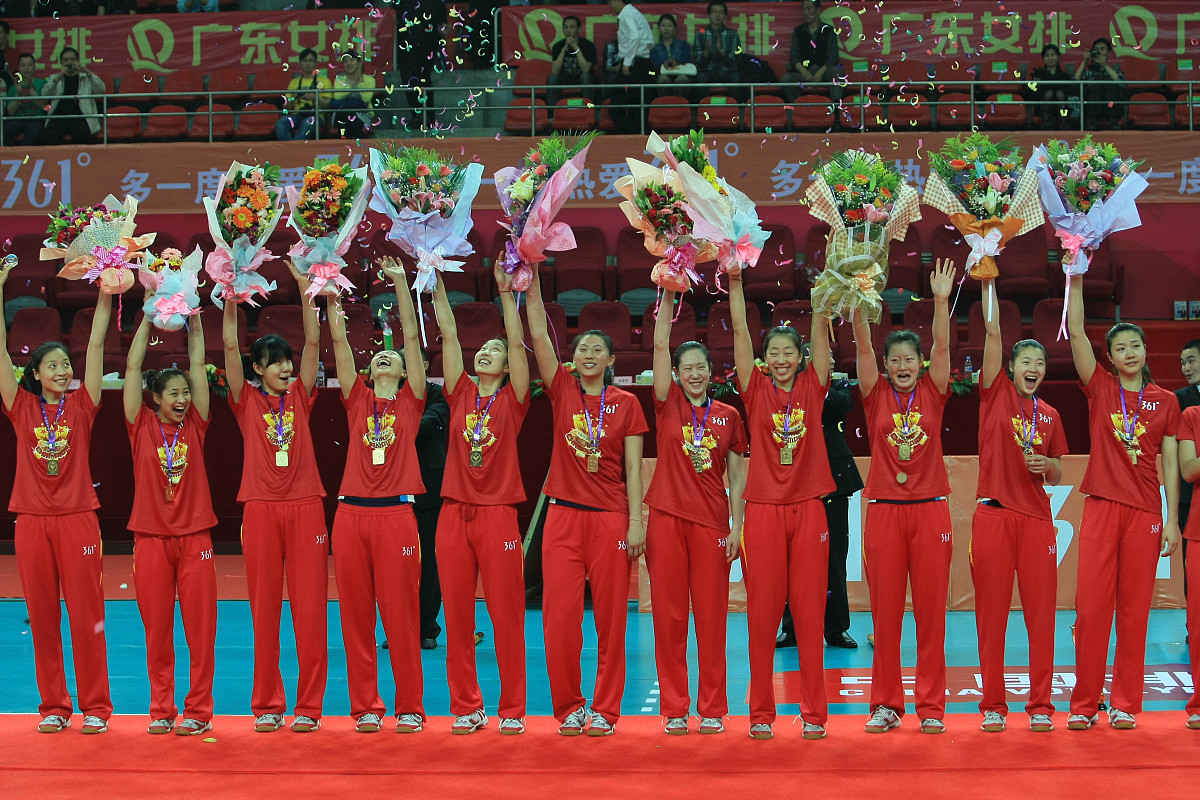 捷克科隆球员积极拼搏，带领团队取得胜利的简单介绍