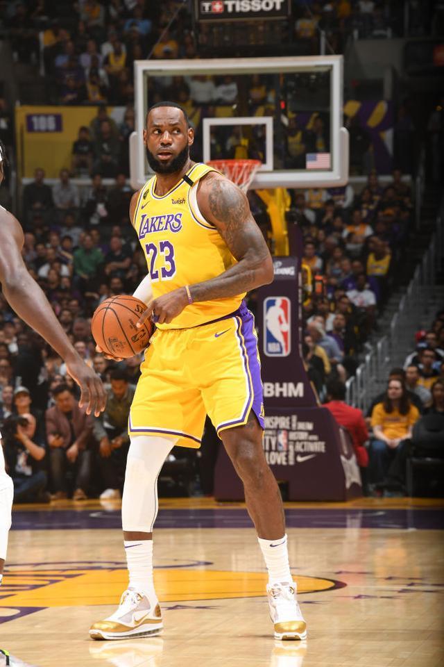 76人力克湖人B队，莫里斯打破历史纪录