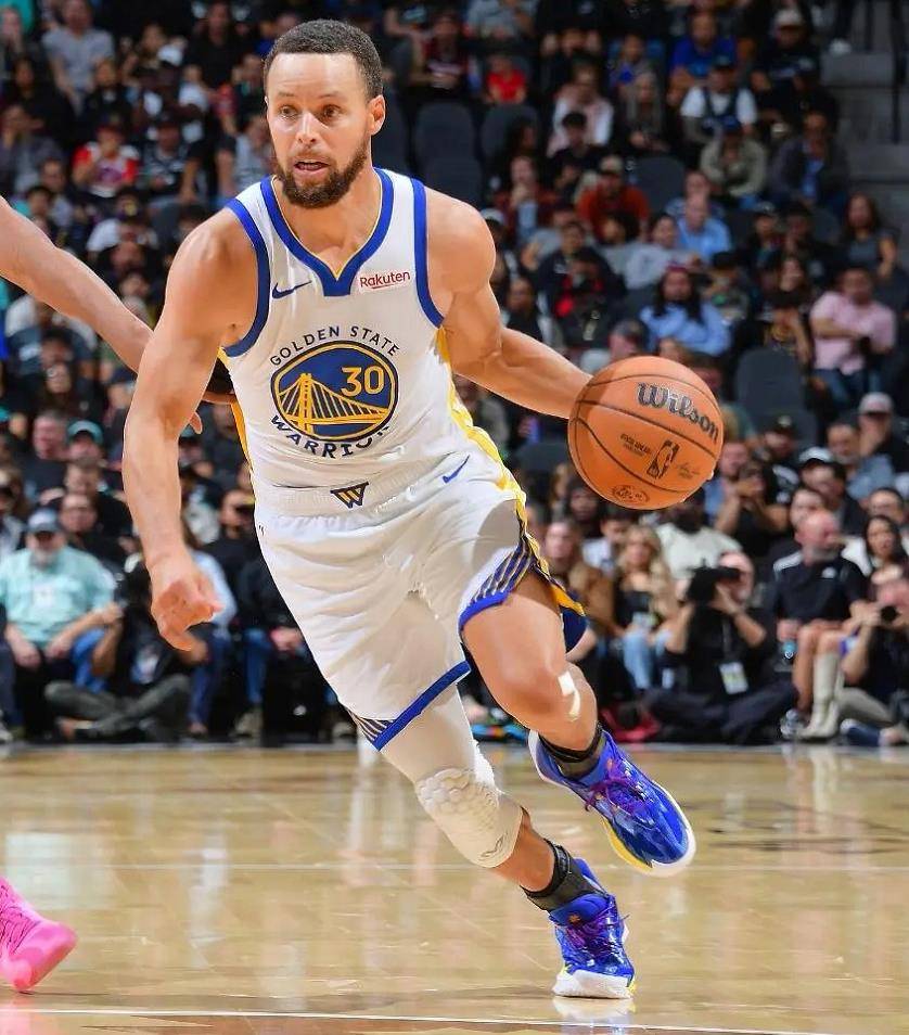 勇士B队轻取鹈鹕，西蒙斯绝境逆转的简单介绍