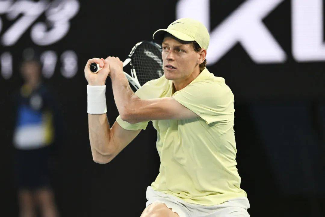 法网鏖战澳网，辛纳点燃赛场