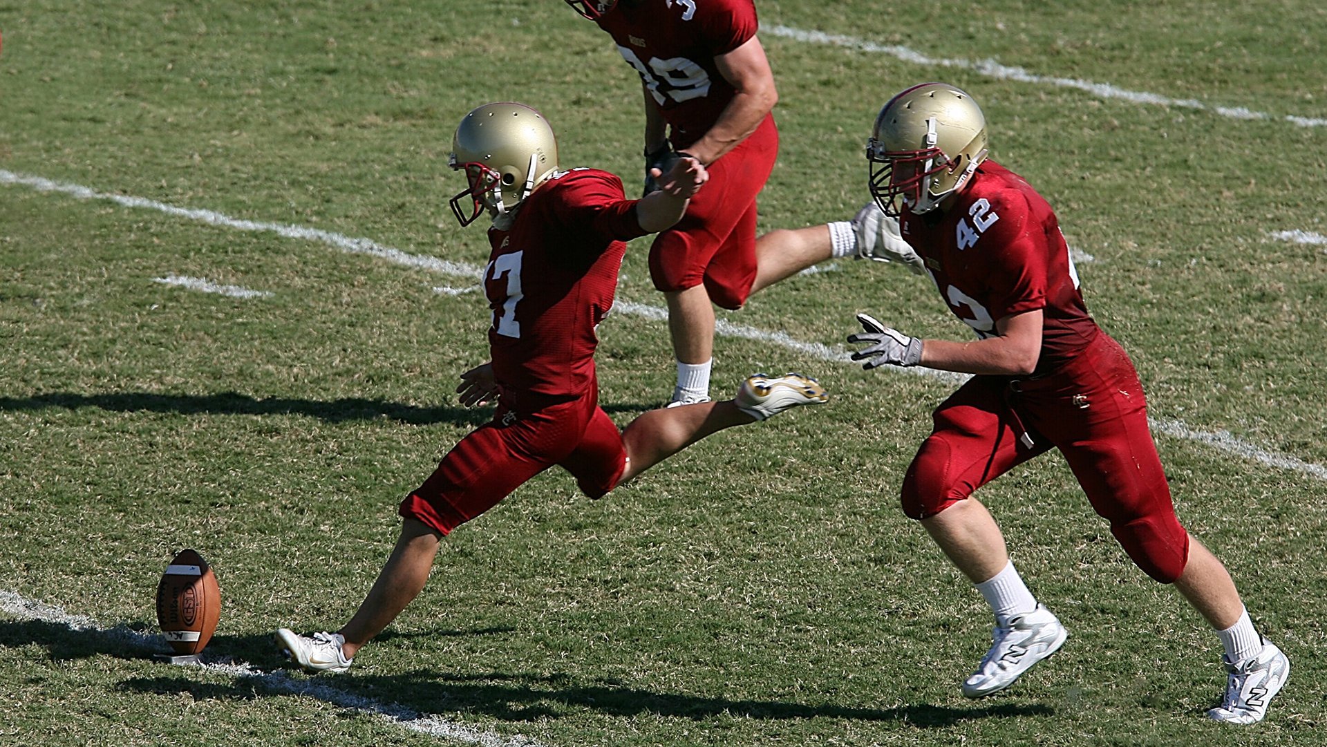 赛道颠覆日,红牛二队横扫红牛车队,阿隆索刷新不朽纪录