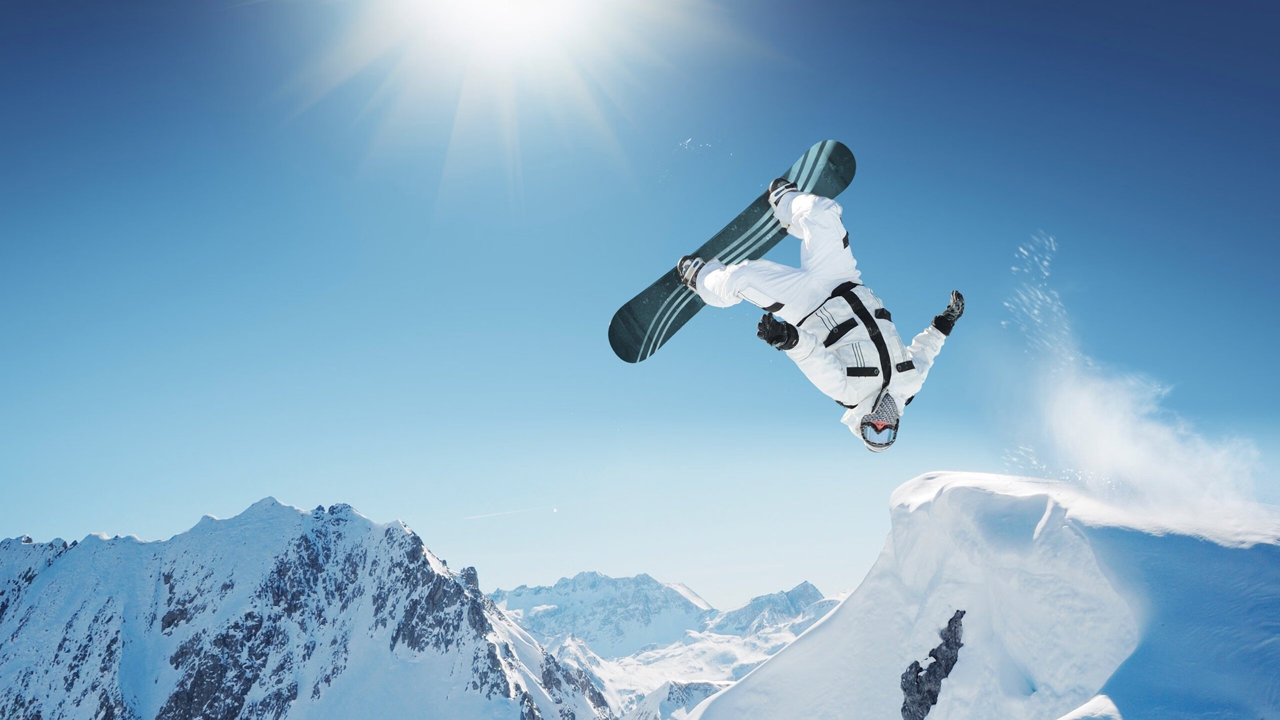 莱万一剑封喉，里昂完胜曼联，一场战术与意志的完美风暴