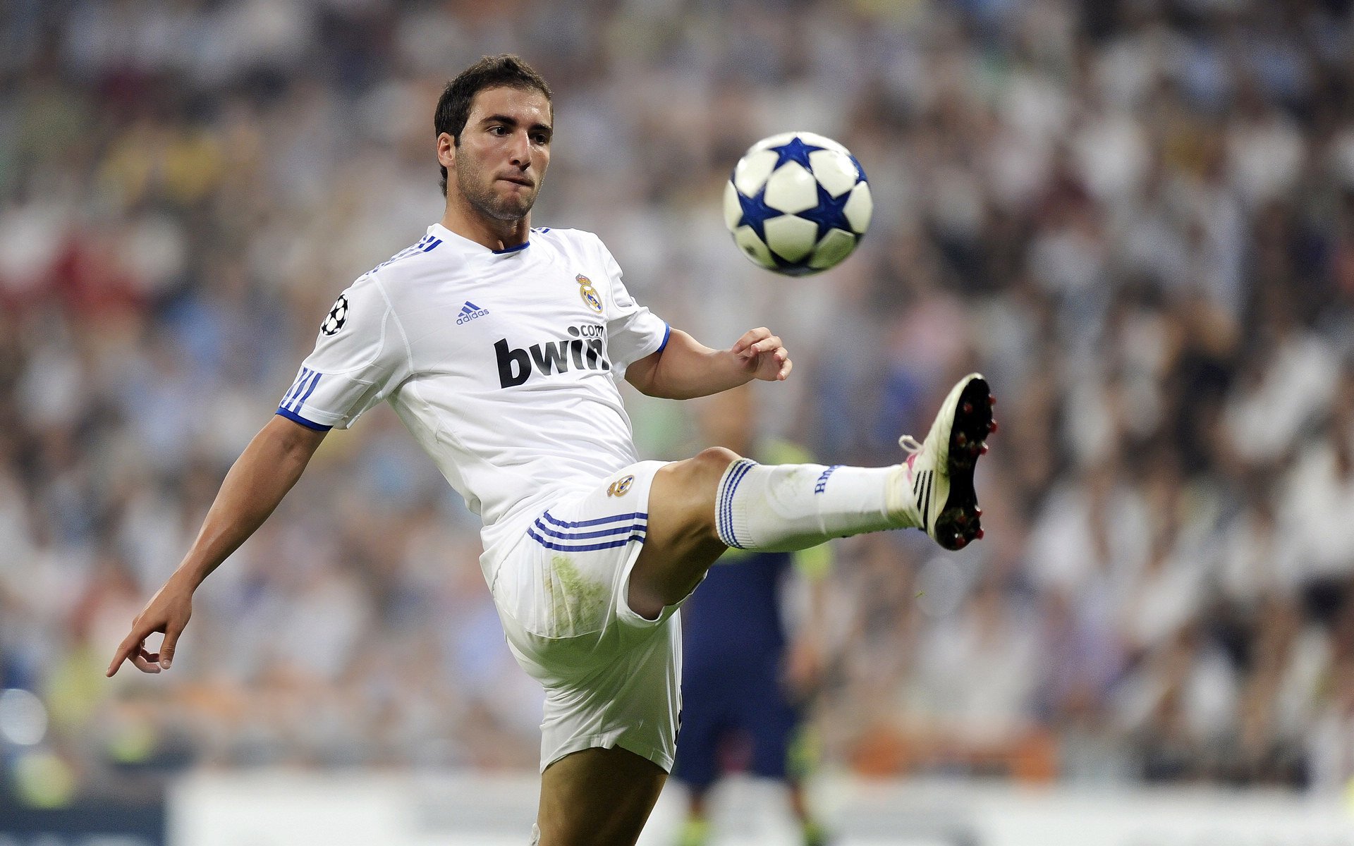 巴黎对阵尼日利亚，姆巴佩用实力证明自己是新时代的领袖